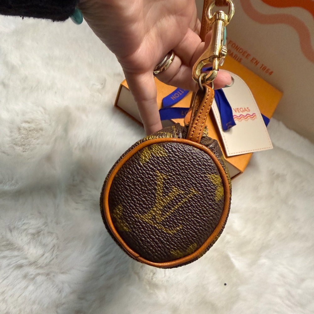 Louis Vuitton - Picture 14 of 16